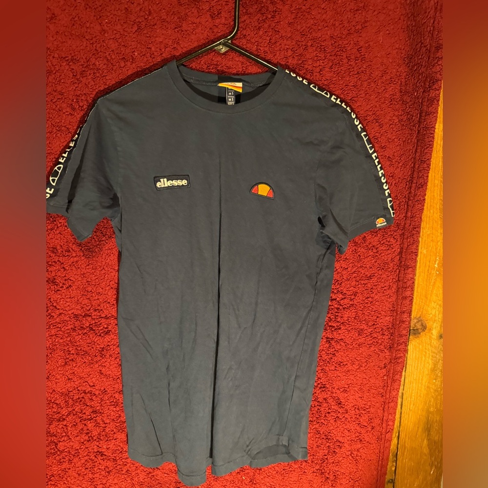 Men’s Small Ellesse Shirt with matching visor